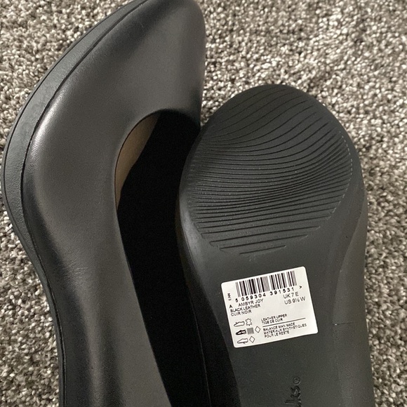 Wide width black pumps - Picture 9 of 10